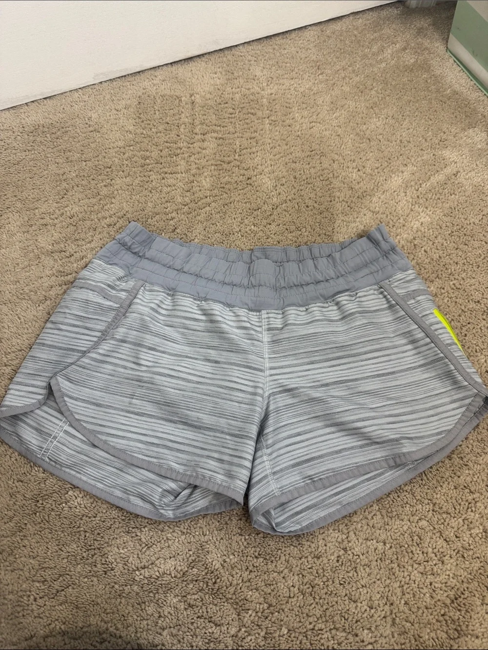 Lululemon Tracker Short II Grey/ Lime Sz 10 Blokette Sporty Chic